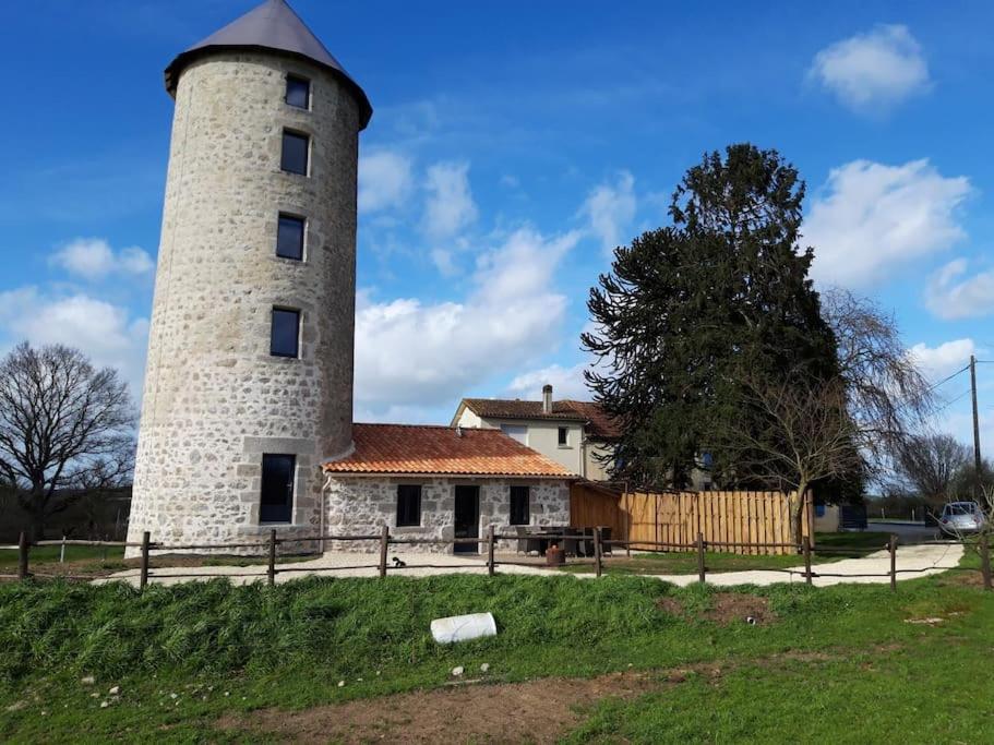 Loue Ancien Moulin A Vent Avec Piscine Et Jacuzzi Villa Neuvy-Bouin Dış mekan fotoğraf